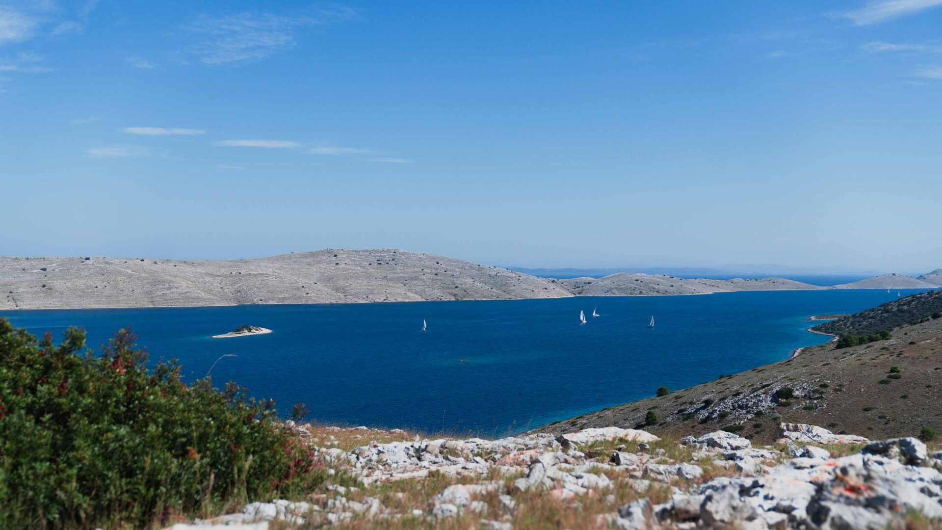 Arid landscape and views of the sea.